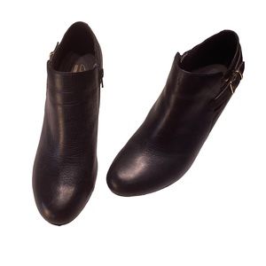 Clarks Brier Milan Black Leather Ankle Booties in Women's Size 8.5